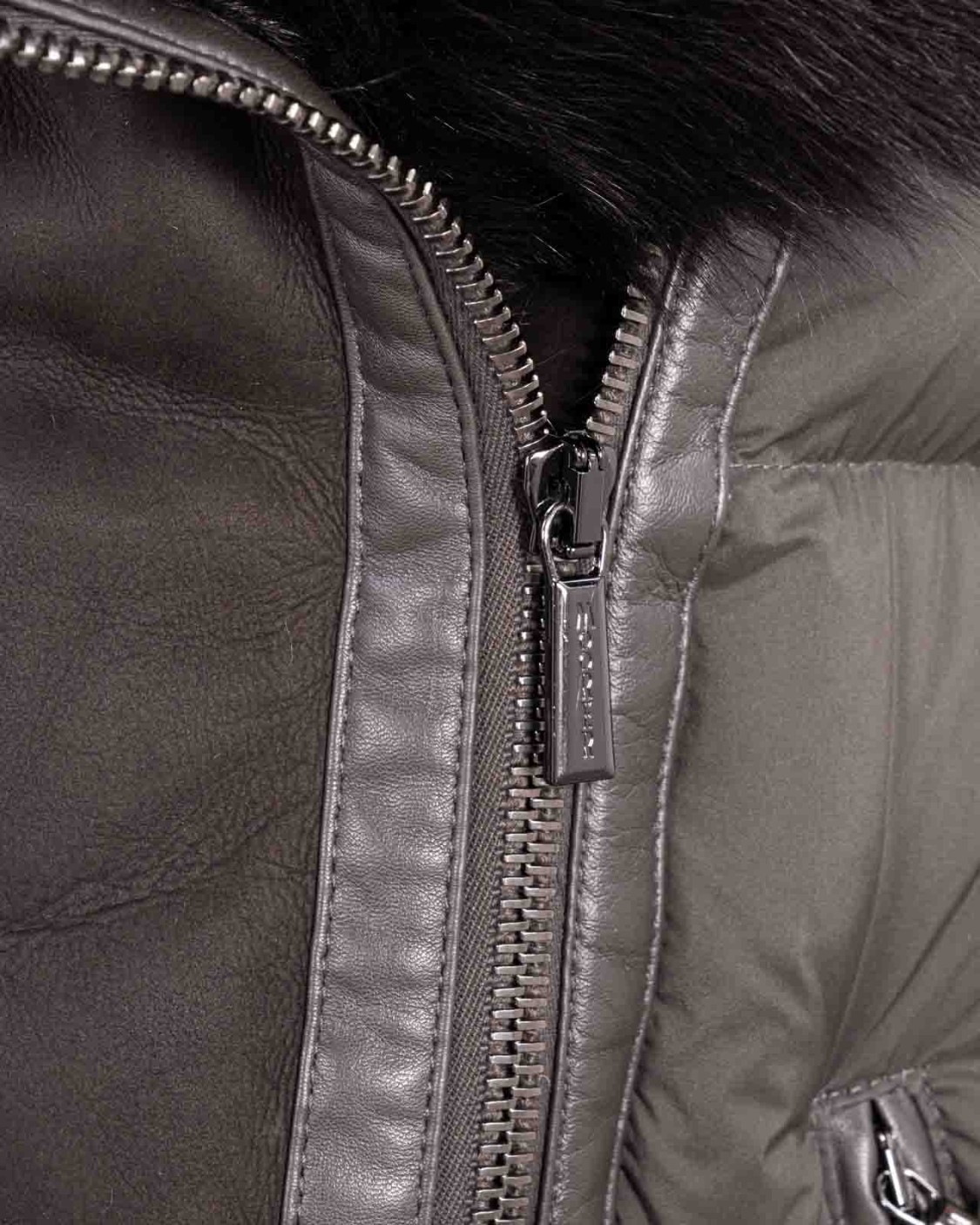 shop MOORER  Piumino: Moorer piumino "Yoss".
Collo con pelliccia.
Maniche lunghe.
Chiusura con zip con doppio cursore.
Inserti in pelle.
Tasche laterali.
Composizione 1: 100% Pelle.
Composizione 2: 100% Poliammide.
Fabbricato in Italia.. YOSS 100868-U0213 number 5762286